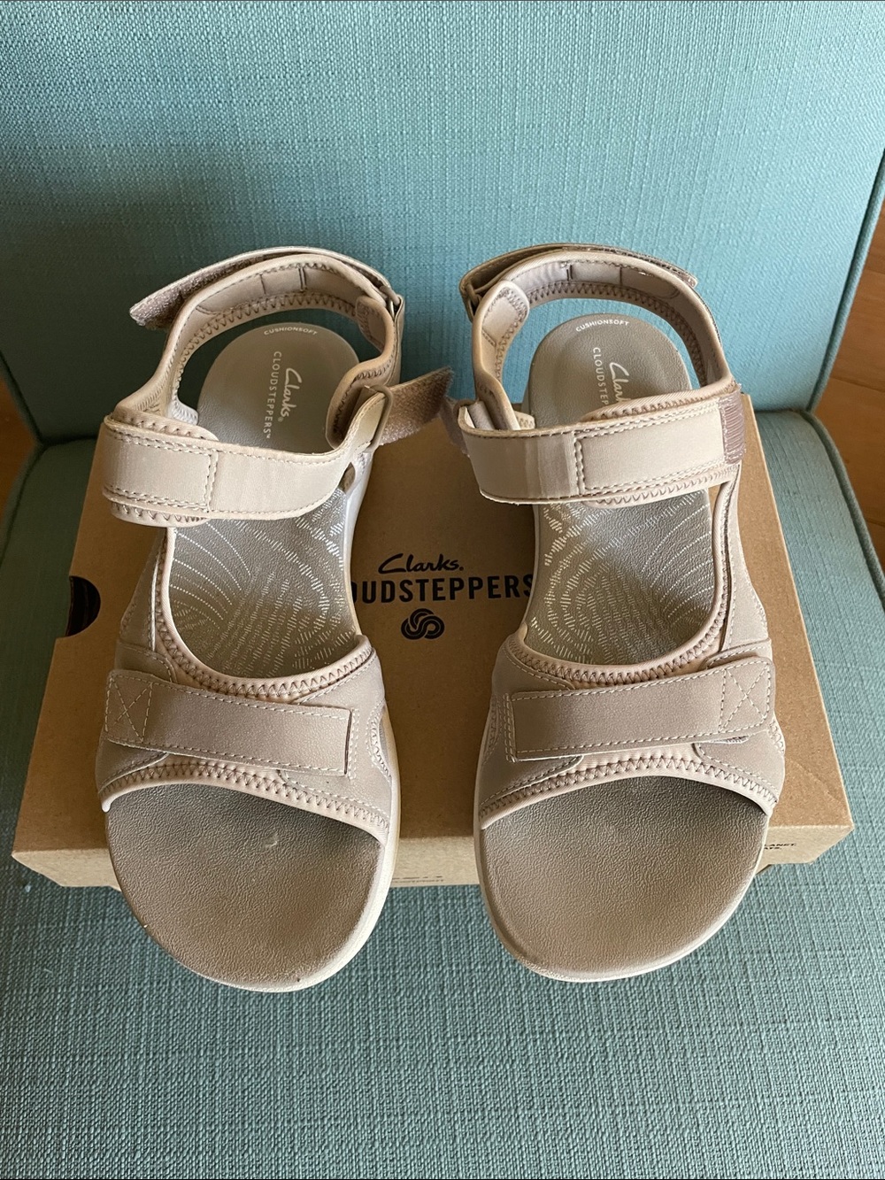 Clarks Cloudsteppers  Beige Sandals